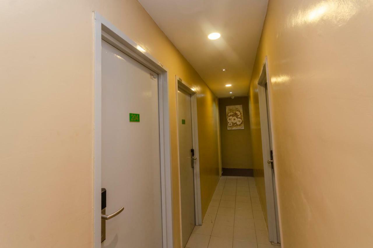 Oyo 1010 Skudai Hotel Exterior photo