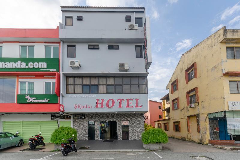 Oyo 1010 Skudai Hotel Exterior photo