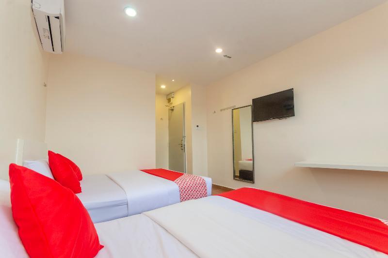 Oyo 1010 Skudai Hotel Exterior photo