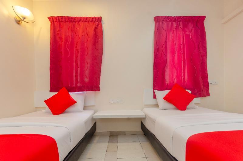 Oyo 1010 Skudai Hotel Exterior photo