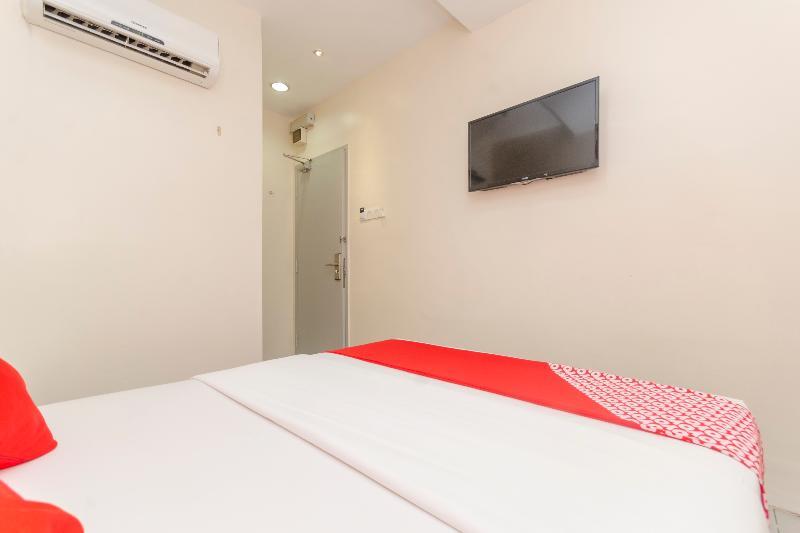 Oyo 1010 Skudai Hotel Exterior photo